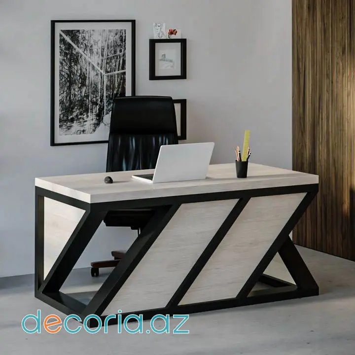Geometrik Diagonal Karkaslı Və Açıq Rəng Taxta Səthli Modern Ofis Masası
